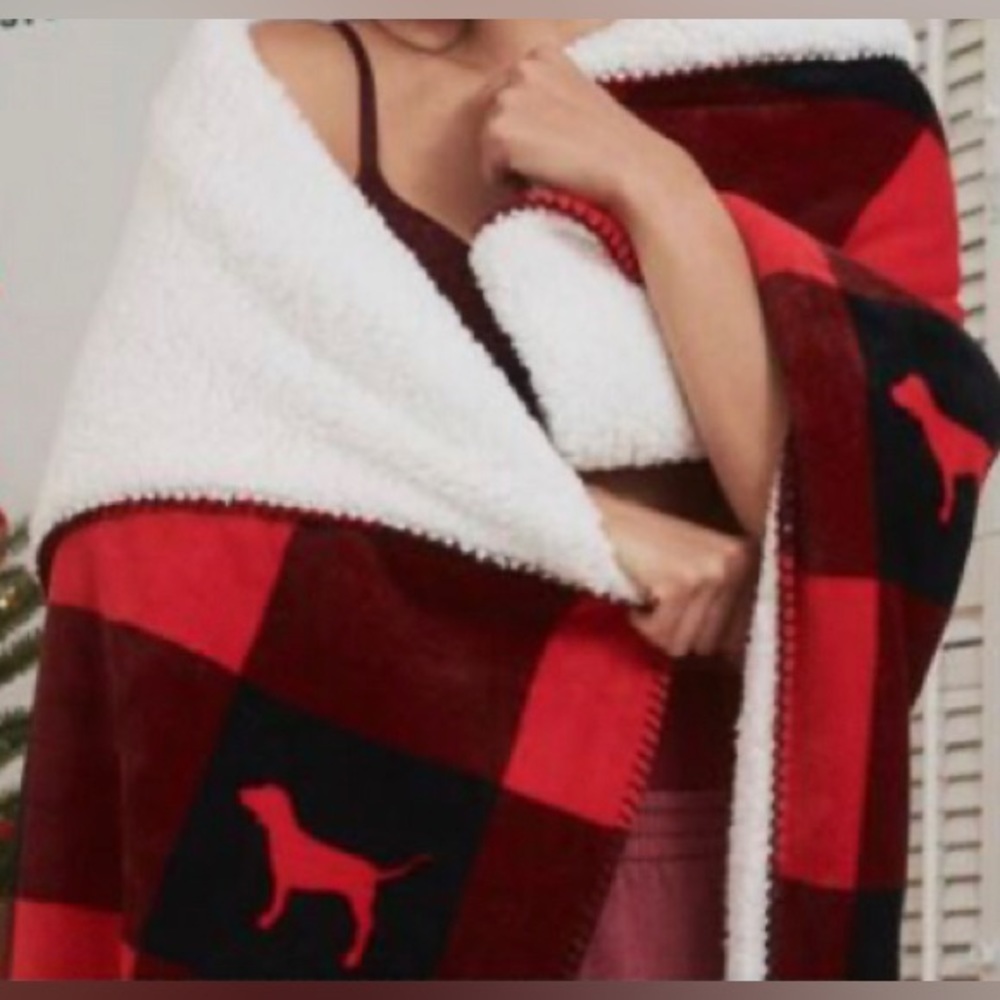 Victoria’s Secret Pink Plaid Buffalo Sherpa Blanket
